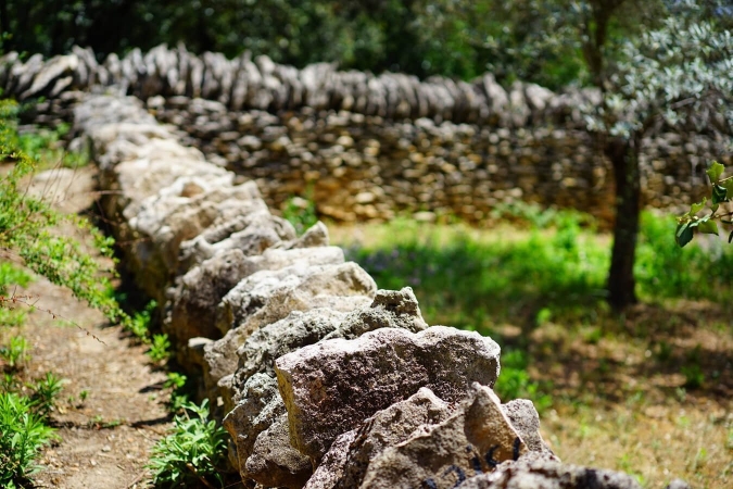 Mur en technique de pierre sèche